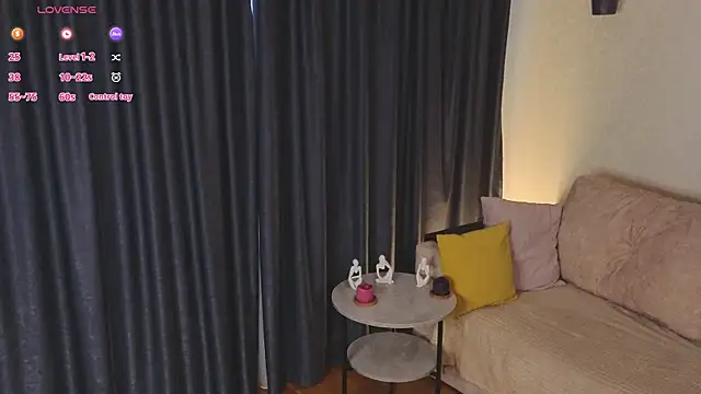 Snapshot of LouisaChaobal chatting on October 18, 1:08 am LouisaChaobal online show from October 18, 1:08 am