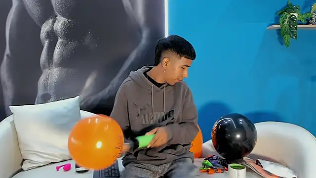 ender h0t online show from October 12, 1:43 pm