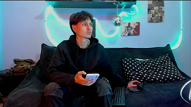 Dioniso guy8 online show from April 21, 8:12 pm