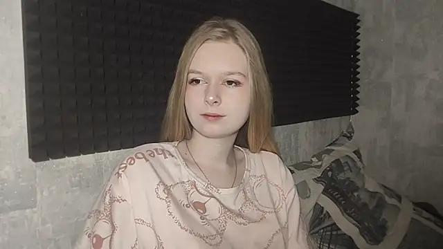 Snapshot of LiaVibes chatting on February 11, 7:24 am LiaVibes online show from February 11, 7:24 am