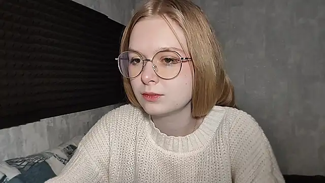 Snapshot of LiaVibes chatting on February 12, 7:14 am LiaVibes online show from February 12, 7:14 am