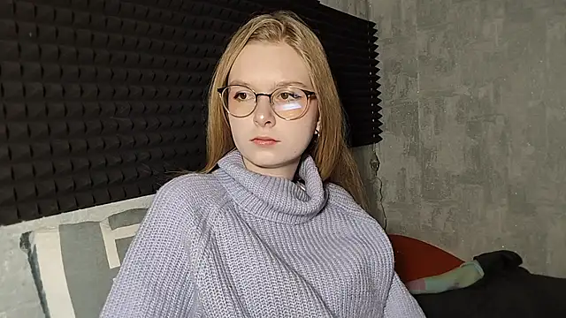 Snapshot of LiaVibes chatting on February 13, 7:04 am LiaVibes online show from February 13, 7:04 am