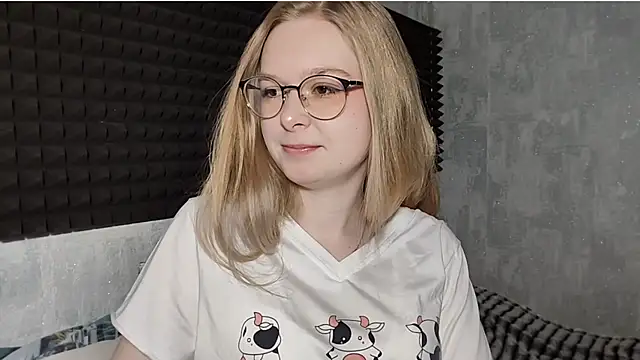 Snapshot of LiaVibes chatting on March 2, 6:58 am LiaVibes online show from March 2, 6:58 am