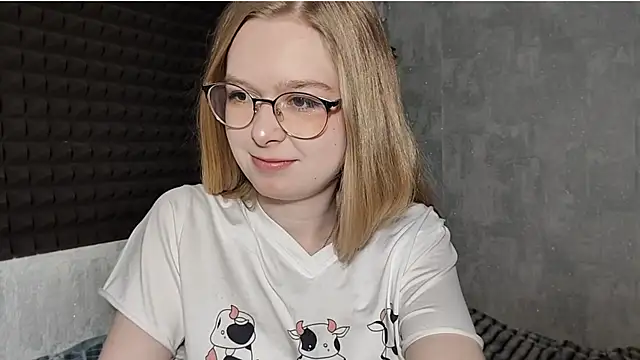 Snapshot of LiaVibes chatting on March 2, 7:15 am LiaVibes online show from March 2, 7:15 am