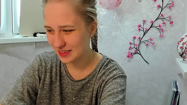 sofamuffin online show from April 14, 8:20 am