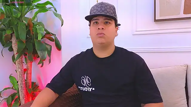 Snapshot of Naim_Bennetsex chatting on July 2, 5:52 pm Naim Bennetsex online show from July 2, 5:52 pm
