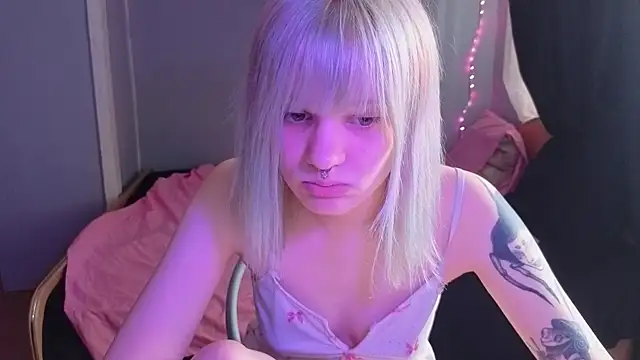 Elieiza xo online show from April 7, 8:59 am