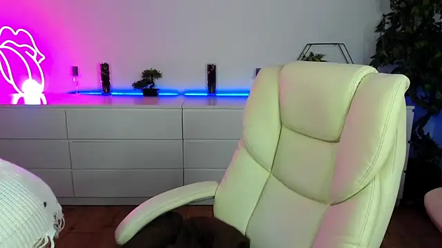 Anna Snows online show from October 22, 5:52 am