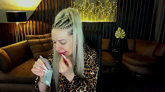 Anna Snows online show from April 11, 5:23 am