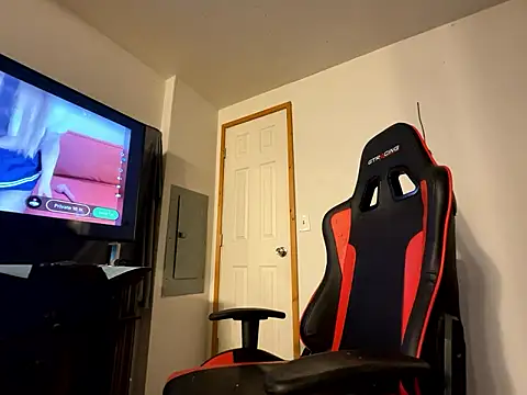 Snapshot of cumitted chatting on January 13, 2:00 pm cumitted online show from January 13, 2:00 pm