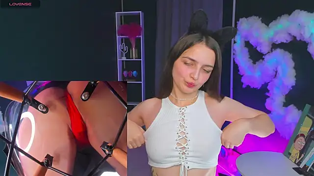 Snapshot of Ann_Perry chatting on October 21, 2:01 am Ann Perry online show from October 21, 2:01 am