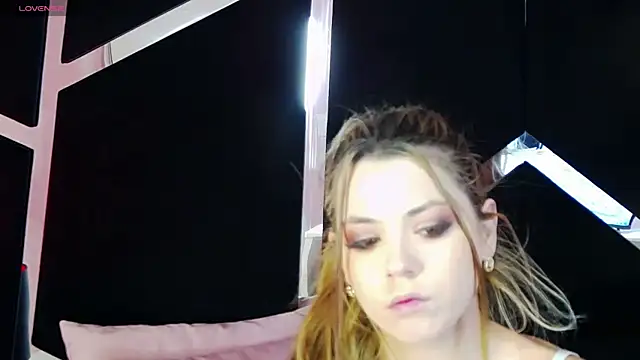 Snapshot of Breezelle chatting on September 27, 4:06 am Breezelle online show from September 27, 4:06 am