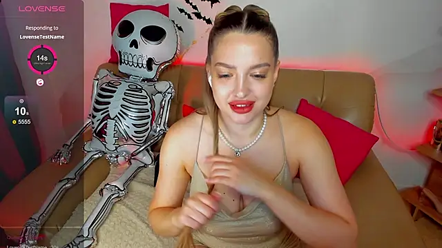 Emma  Ross online show from October 27, 2:48 am