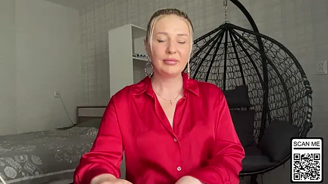 Blondie xoxoxo online show from May 25, 1:06 pm