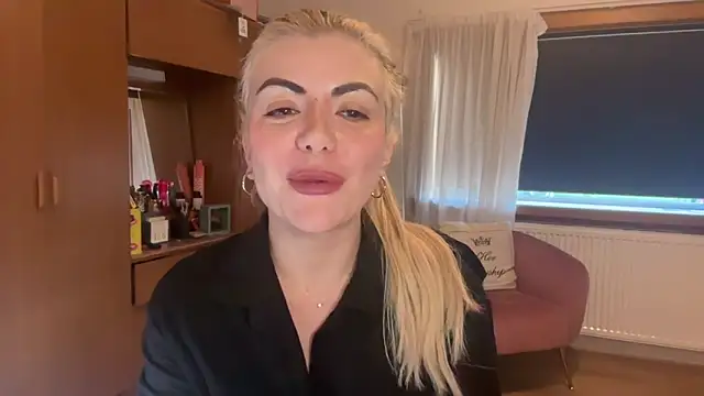 Snapshot of princess17 chatting on September 16, 4:19 pm princess17 online show from September 16, 4:19 pm