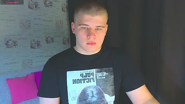 Snapshot of kittenmurr chatting on October 12, 8:19 pm kittenmurr online show from October 12, 8:19 pm