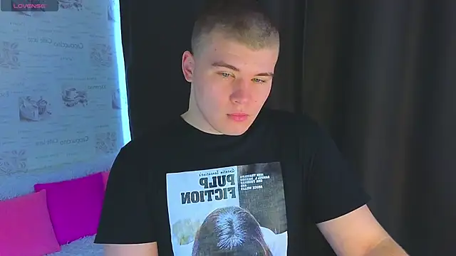 Snapshot of kittenmurr chatting on October 14, 5:19 am kittenmurr online show from October 14, 5:19 am