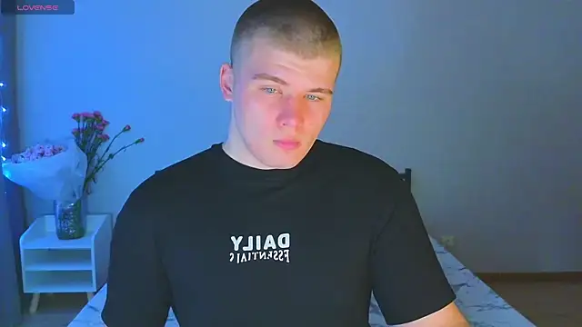 Snapshot of kittenmurr chatting on November 10, 7:13 pm kittenmurr online show from November 10, 7:13 pm