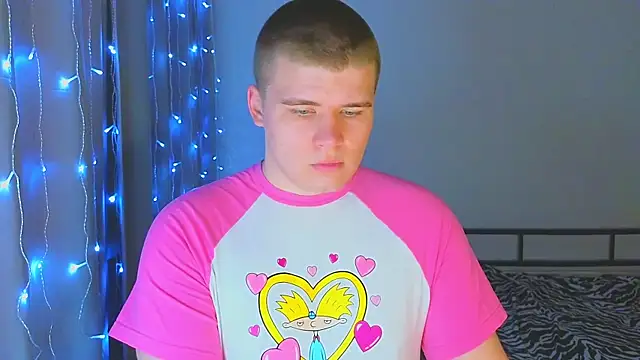 Snapshot of kittenmurr chatting on December 14, 1:11 am kittenmurr online show from December 14, 1:11 am