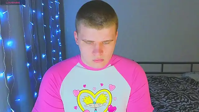 Snapshot of kittenmurr chatting on December 15, 12:48 am kittenmurr online show from December 15, 12:48 am