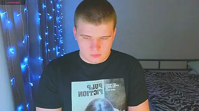 Snapshot of kittenmurr chatting on December 15, 10:58 pm kittenmurr online show from December 15, 10:58 pm