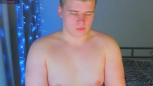 Snapshot of kittenmurr chatting on December 17, 9:43 pm kittenmurr online show from December 17, 9:43 pm