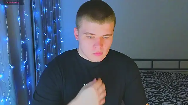 Snapshot of kittenmurr chatting on December 19, 1:56 am kittenmurr online show from December 19, 1:56 am