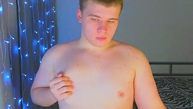 Snapshot of kittenmurr chatting on December 21, 8:38 pm kittenmurr online show from December 21, 8:38 pm