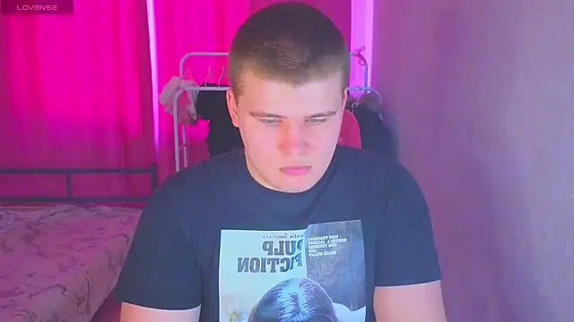 Snapshot of kittenmurr chatting on February 21, 8:15 am kittenmurr online show from February 21, 8:15 am