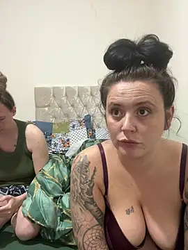 Snapshot of Charsworld chatting on April 9, 5:40 pm Charsworld online show from April 9, 5:40 pm