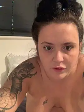 Snapshot of Charsworld chatting on April 11, 7:45 am Charsworld online show from April 11, 7:45 am