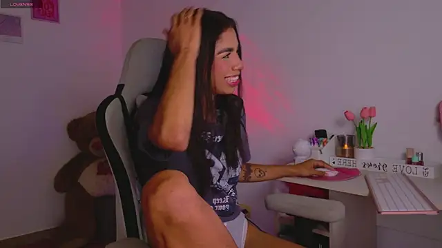 BrunetteAdams001 online show from January 9, 3:09 am