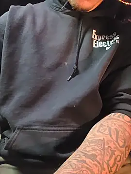 twistafatpipe online show from October 10, 8:02 am