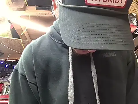 twistafatpipe online show from February 28, 11:33 am