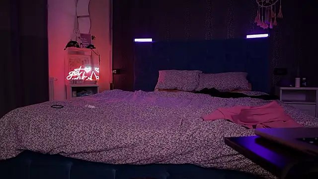 Snapshot of Secret_Lovers1 chatting on January 14, 8:36 pm Secret Lovers1 online show from January 14, 8:36 pm