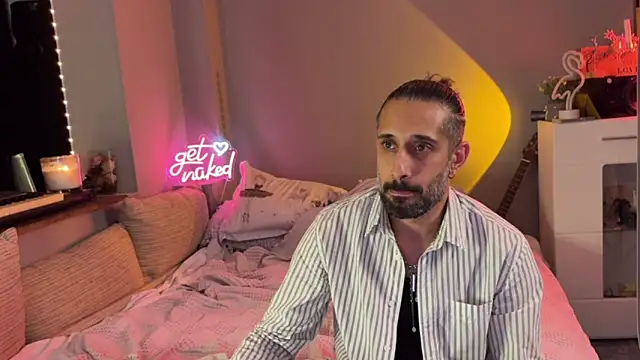 Snapshot of Secret_Lovers1 chatting on May 2, 7:19 pm Secret Lovers1 online show from May 2, 7:19 pm