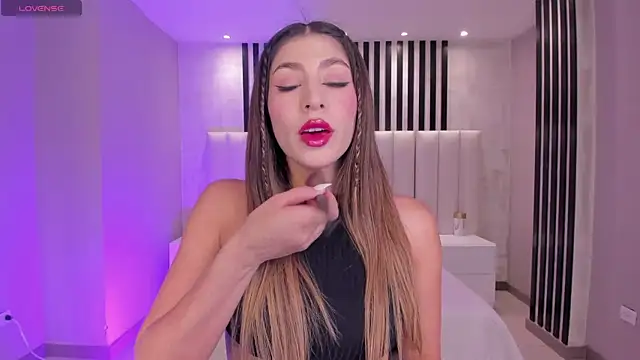 Snapshot of MaddisonTaylor1 chatting on September 16, 8:21 pm MaddisonTaylor1 online show from September 16, 8:21 pm