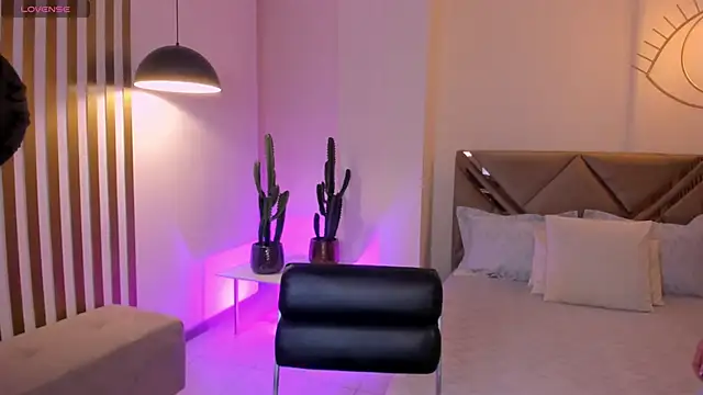 Snapshot of MaddisonTaylor1 chatting on October 2, 7:43 pm MaddisonTaylor1 online show from October 2, 7:43 pm