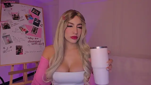 Snapshot of MaddisonTaylor1 chatting on October 31, 8:43 pm MaddisonTaylor1 online show from October 31, 8:43 pm