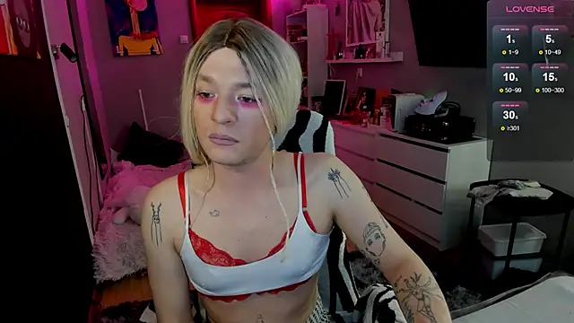 Snapshot of Kkkylie chatting on April 14, 5:08 pm Kkkylie online show from April 14, 5:08 pm