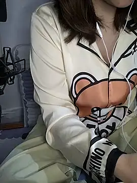 Snapshot of Kuncute chatting on December 16, 9:58 am Kuncute online show from December 16, 9:58 am