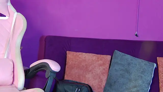 Maylu Fox online show from November 4, 1:32 pm