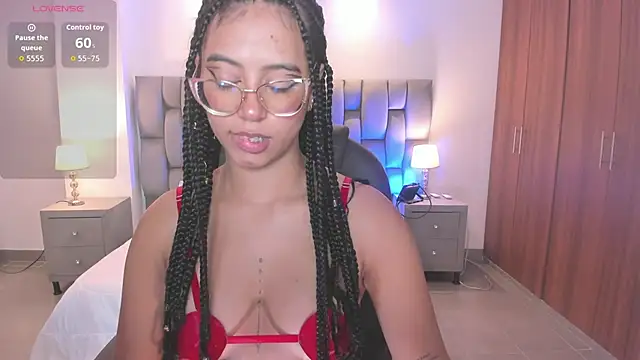 Snapshot of raven_stonee chatting on February 10, 12:26 am raven stonee online show from February 10, 12:26 am