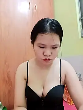 emyeuhss online show from September 12, 3:12 pm