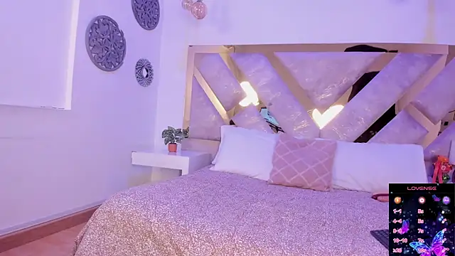 Marianee Rousse online show from September 10, 9:59 pm