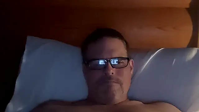 Snapshot of One_Man_For_You chatting on December 17, 11:44 pm One Man For You online show from December 17, 11:44 pm