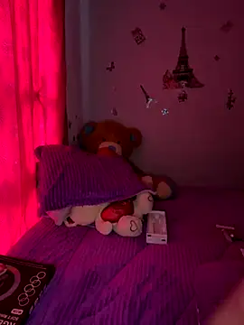 Snapshot of naomirouse_ chatting on December 5, 6:37 pm naomirouse online show from December 5, 6:37 pm