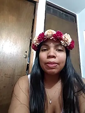 Snapshot of CloeeHills_ chatting on October 15, 1:06 am CloeeHills online show from October 15, 1:06 am