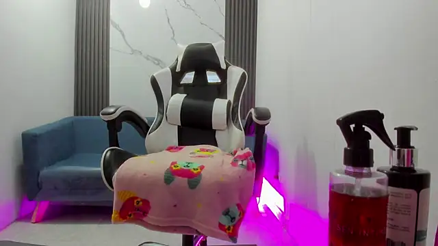 ShaunaDream online show from October 28, 4:49 am