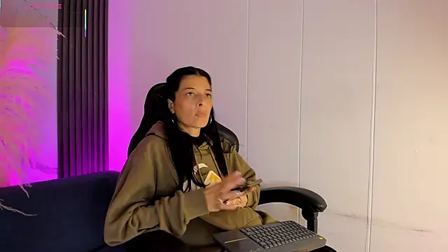 ShaunaDream online show from February 22, 4:57 am